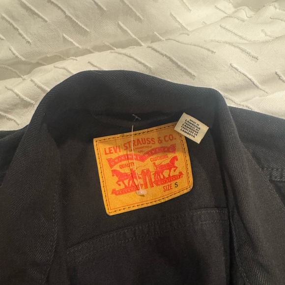 Levi's Women's Dark Denim Jacket - Picture 2 of 3